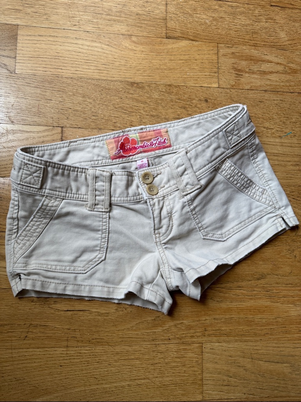 Abercrombie & Fitch VNTG light tan shortie shorts